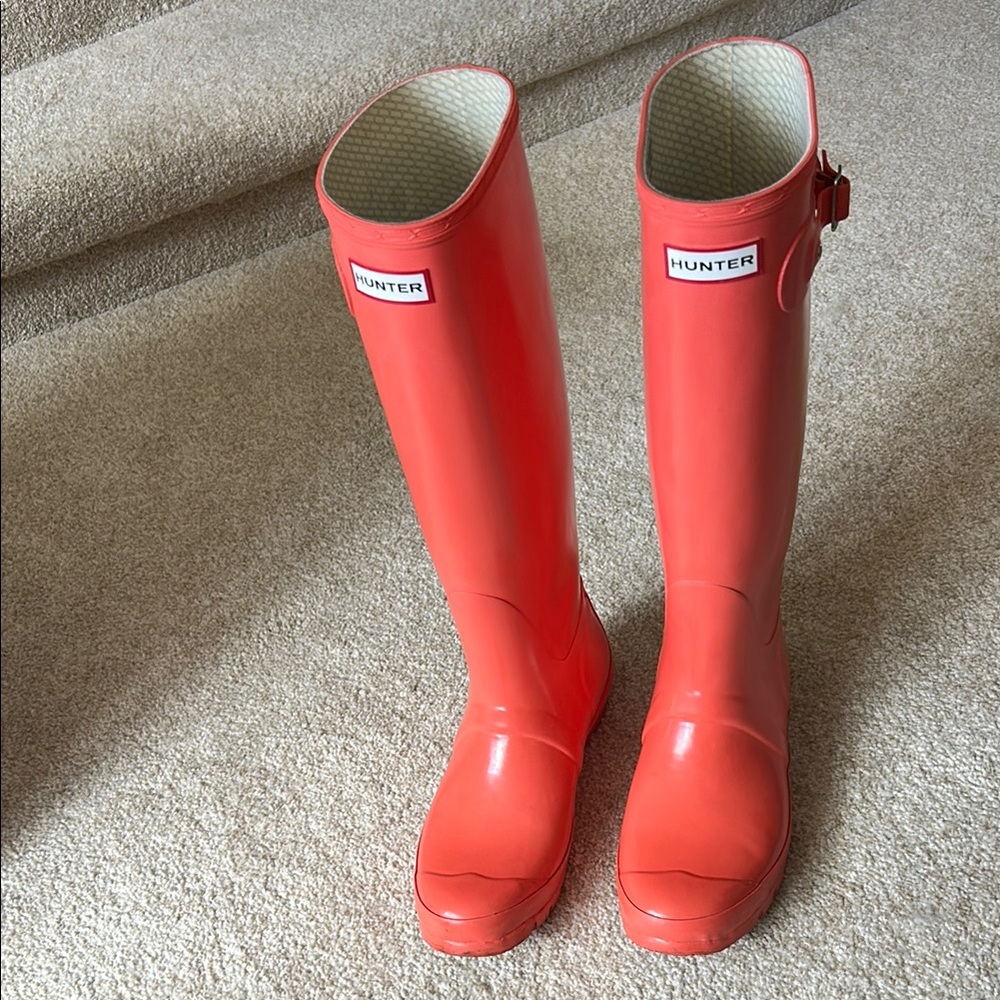 Hunter Coral Rain Boots + sock inserts